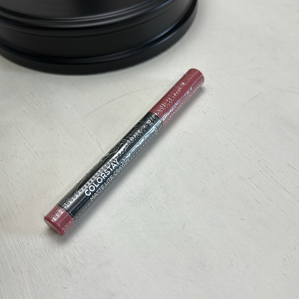 Revlon matte lite lip crayon